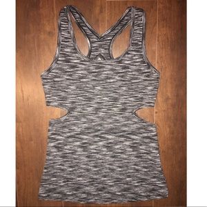 Women’s L cut-out workout tank